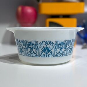 Vintage Pyrex Blue Horizon 473 1-quart casserole dish